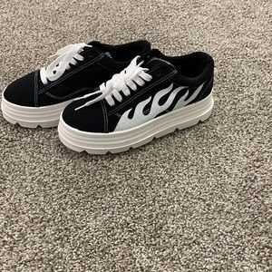 Flames design platform sneakers